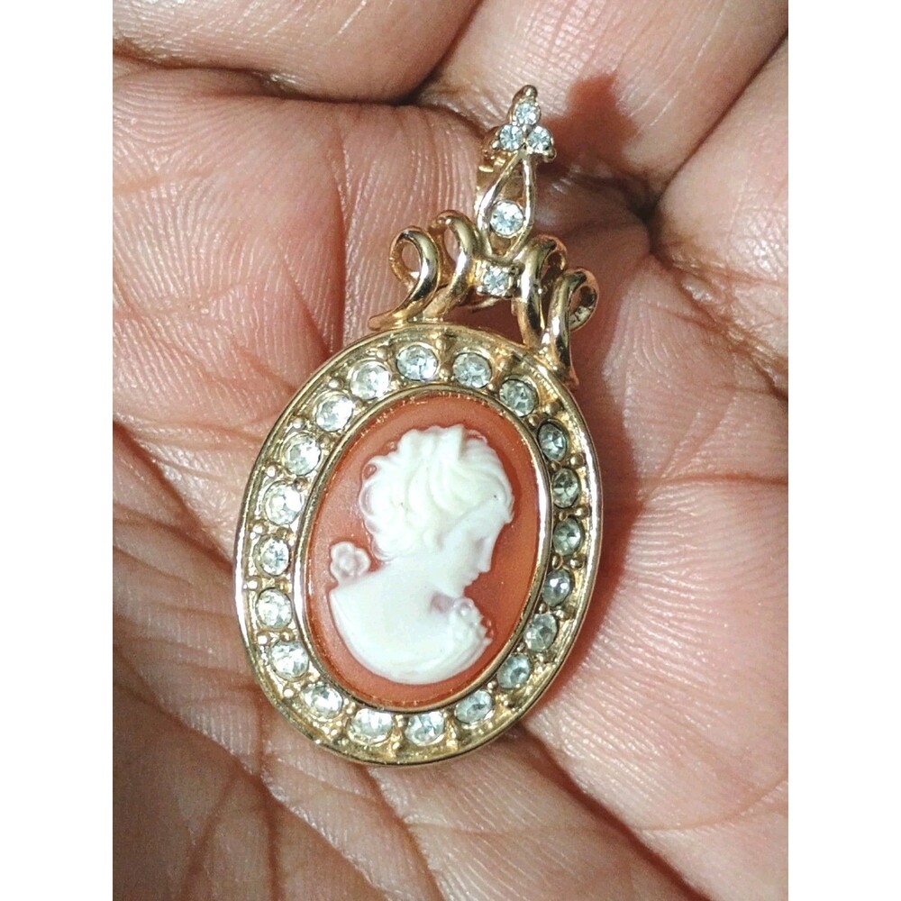 Cameo Clear Rhinestone Halo Gold Tone Vintage Pendant